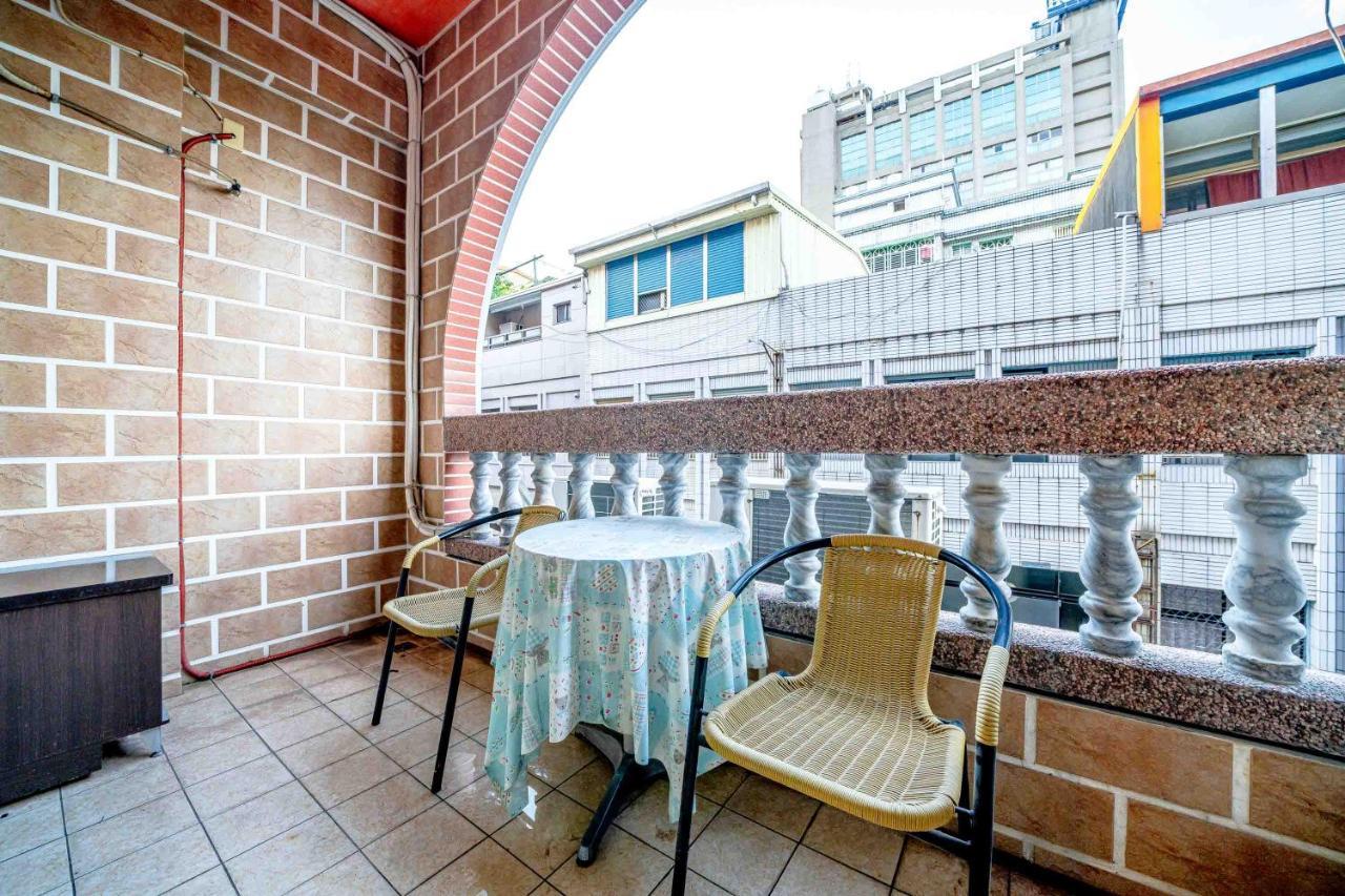 樂哈哈羅東夜市親子民宿 Luodong Exterior photo